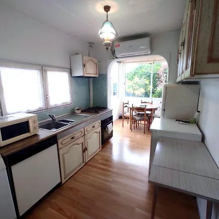 Charmante Maison Avec Jardin A Biscarrosse بيت للعطل *